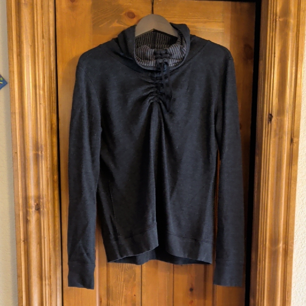 Lululemon Athletica Charcoal Long Sleeve Top